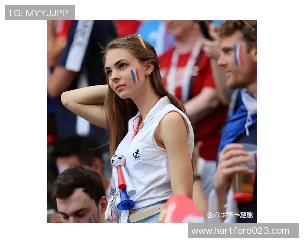 足球明星与他的混血女友在绿茵场上的爱情故事与成长历程