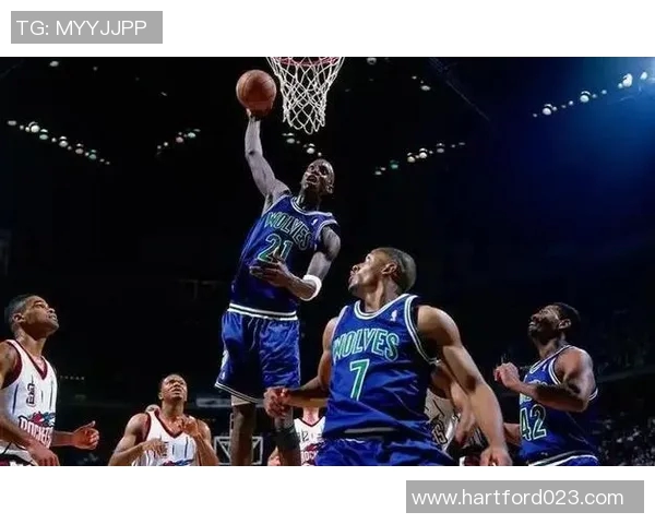 篮球明星炫舞图片展现运动与艺术的完美结合与激情四溢的瞬间